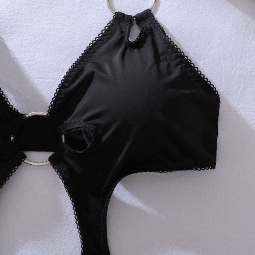 Detail of thong structure and connector rings